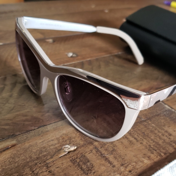 Sunglasses - Picture 2 of 3